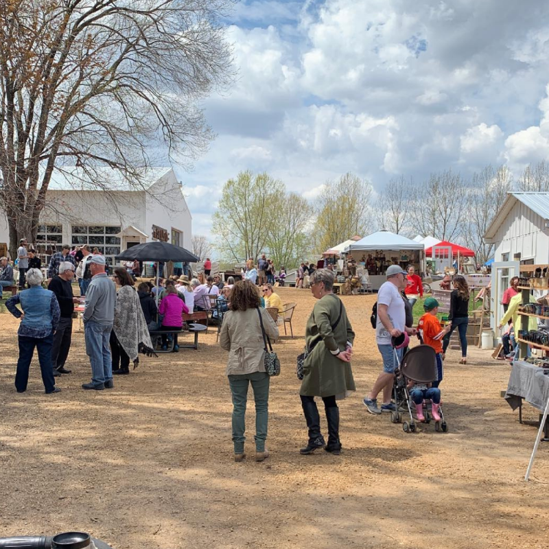 photo-view-of-shoppers-Midwest-Market-event