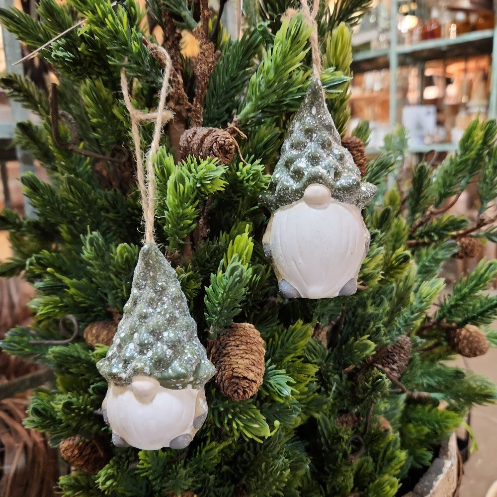 tree-hat-gnome-ornament