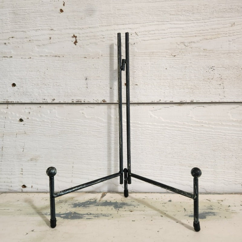 charcoal-metal-easel