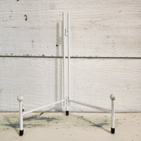 white-metal-easel