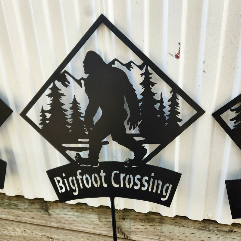 Metal Bigfoot Yield/Warning Sign Garden Stake-bigfoot crossing