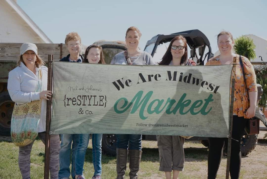 Ladies-around-Midwest-Market-banner-at-Spring-Market-over-mothers-day