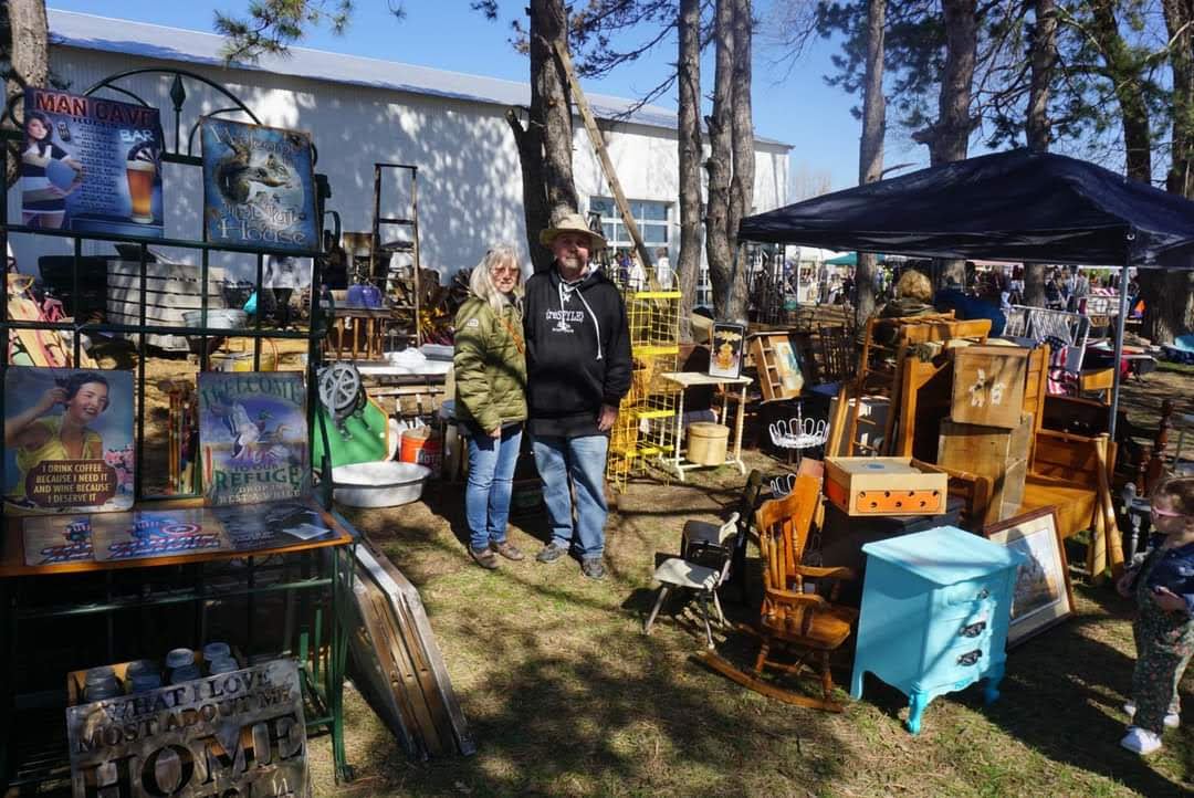 Vendor-with-lots-of-furniture-and-vintage-items