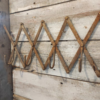 Metal Accordion Hanger