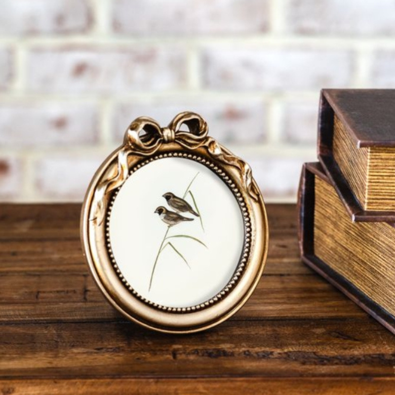 Round Gold Bow Photo Frame