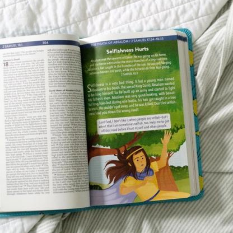 The Kids' Bedtime Devotional Bible NLV