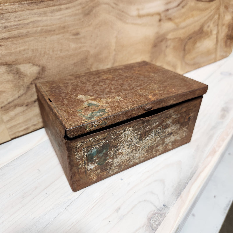 Vintage Havana Ribbon Cigar Tin