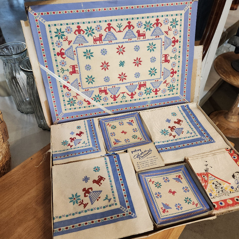 Vintage Folk Art Paper Party Set