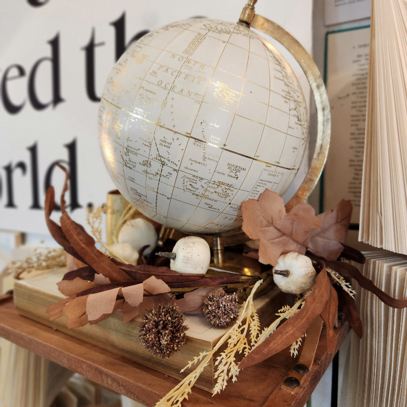 White Pumpkin & Oak Leaf
