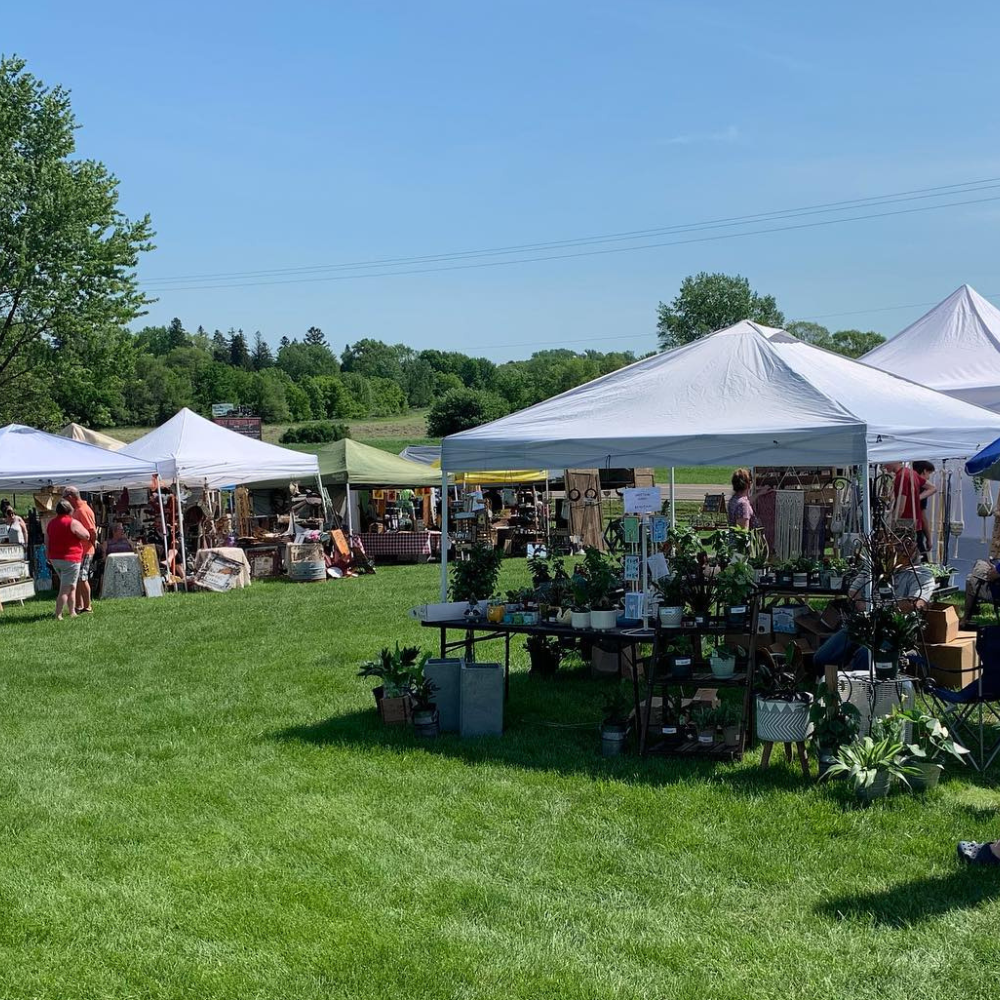 photo-Midwest-Market-Vendor-tents-lined-up-in-ReStyleandCo-field